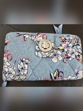 Vera Bradley Lightweight RFID Turnlock Wallet. Quilted Cherry Blossom.